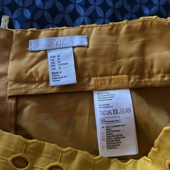 H&M  Mustard Yellow Lace Textured lined Frenchy Skirt Sz 12 - Picture 4 of 13